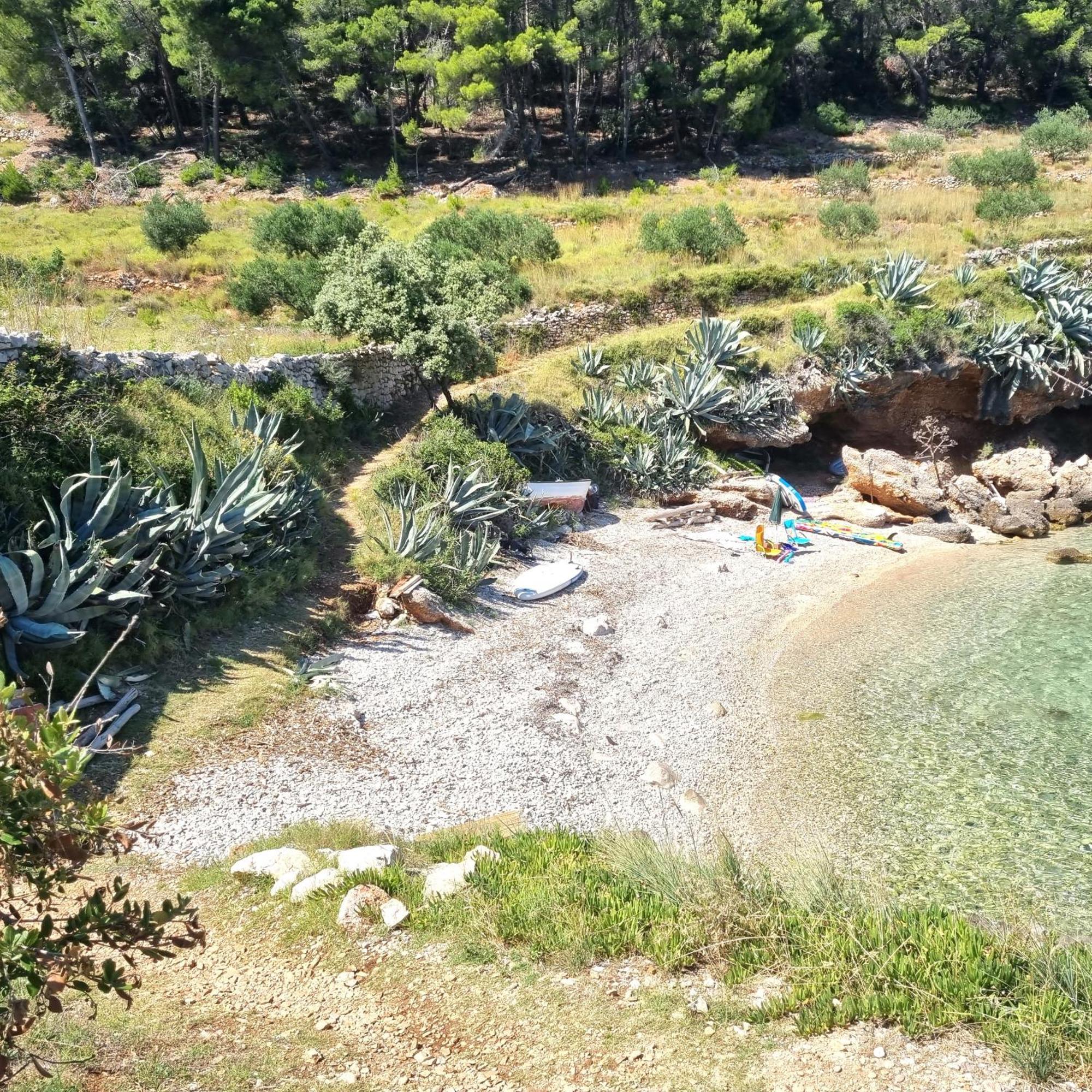 Robinson Crusoe Holiday House Zastražišće Buitenkant foto