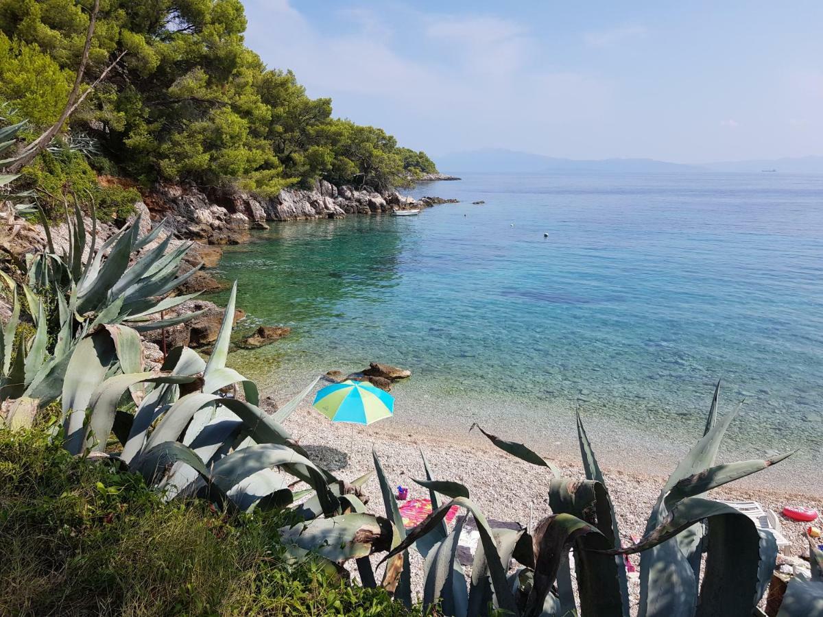 Robinson Crusoe Holiday House Zastražišće Buitenkant foto